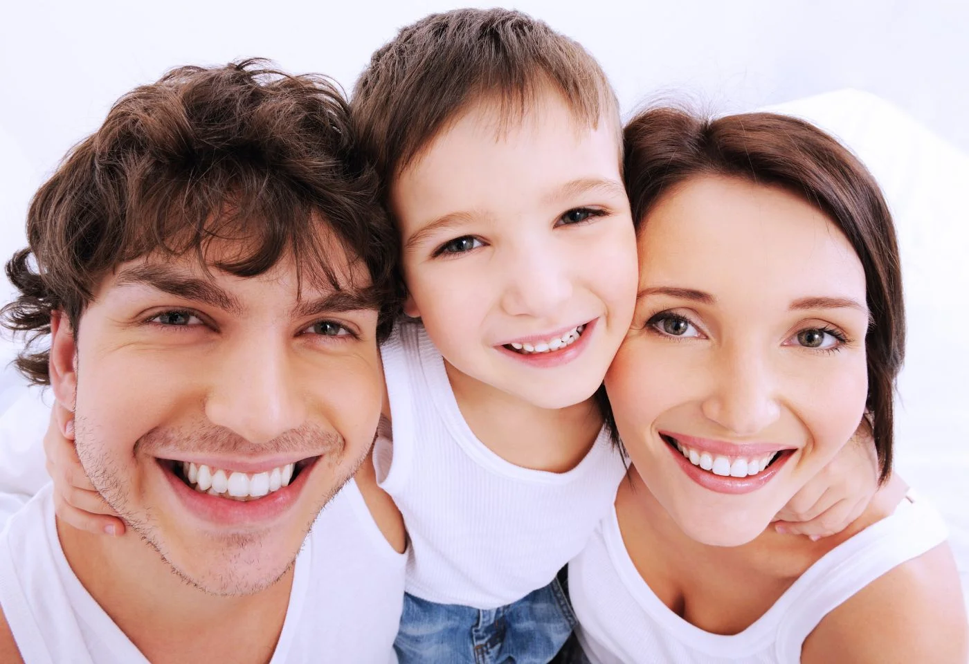 Sonrisa del paciente después de una endodoncia exitosa