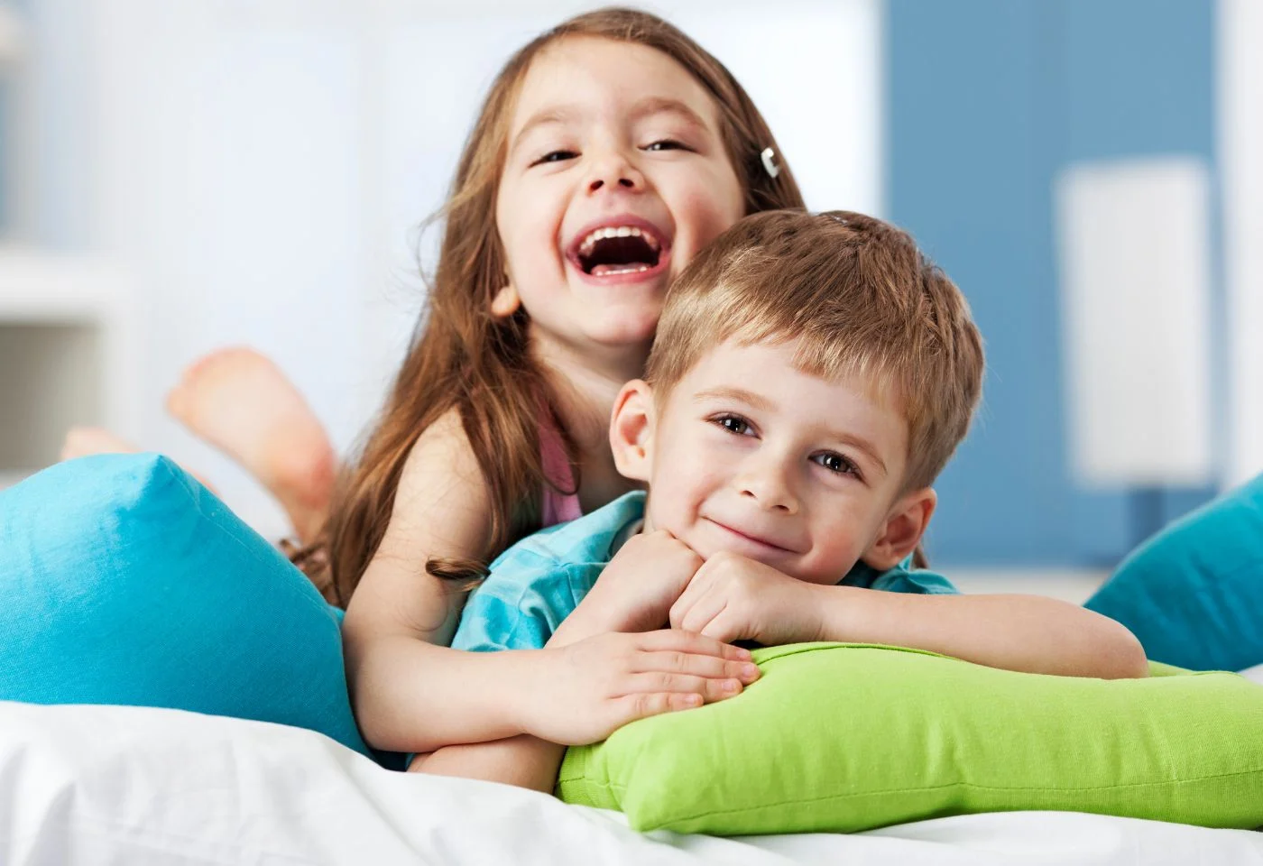 Sonrisa del paciente después de una endodoncia exitosa