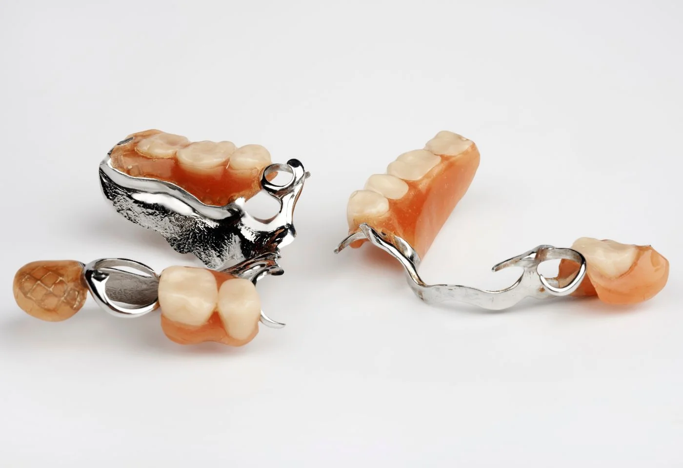 Prótesis dental parcial removible para sustituir varios dientes perdidos
