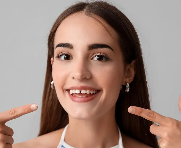 Tratamiento de estética de encías para mejorar la armonía entre dientes y encías